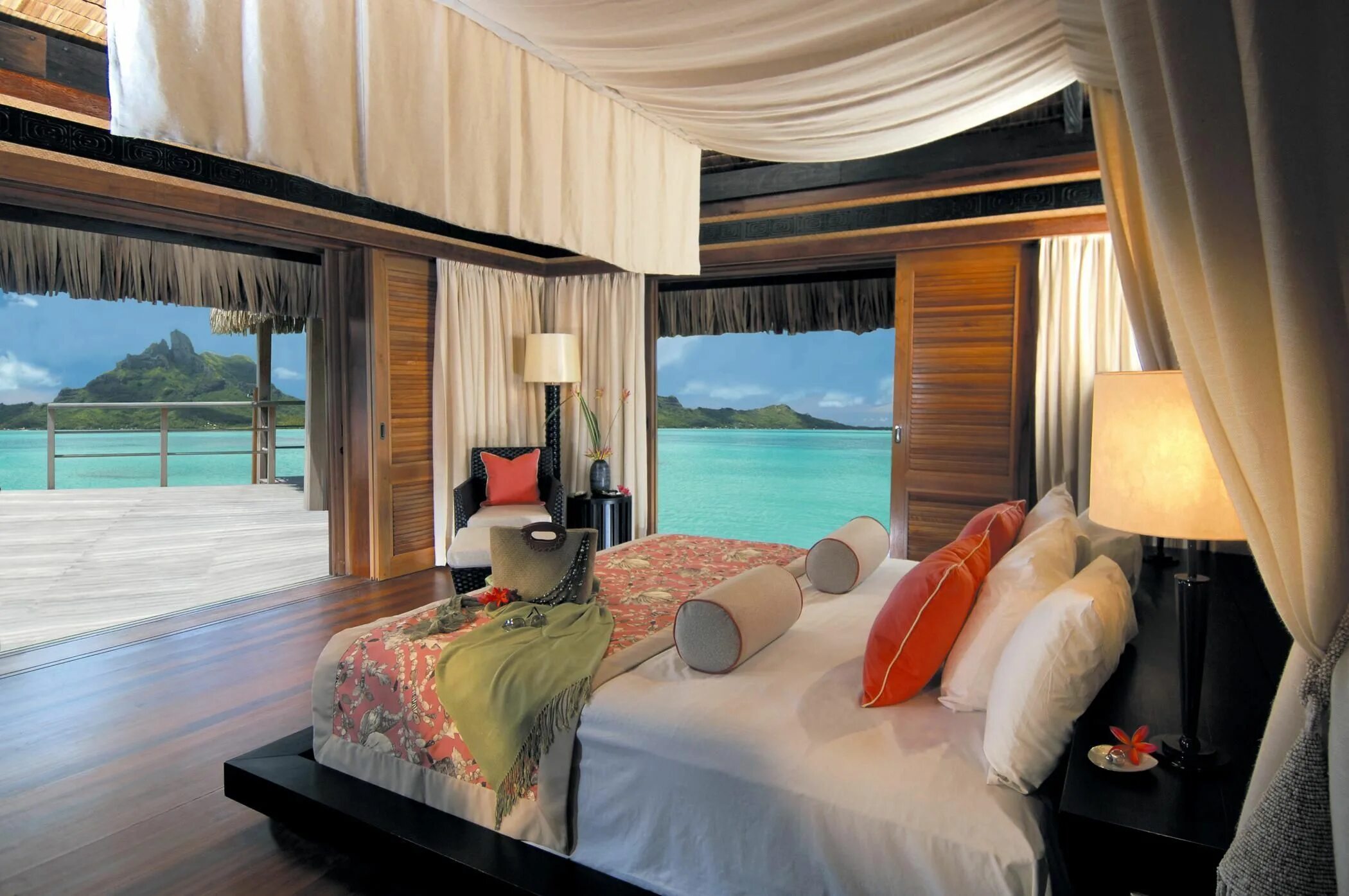 Бора-Бора St Regis. St.Regis Resort Bora Bora 5*. Бора Бора бунгало внутри. Терраса Бали бунгало. Bedroom beach
