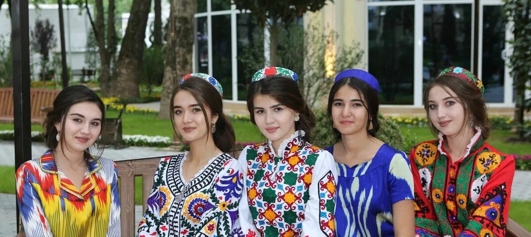Узбекская молодежь. Таджикистан люди. Таджикская молодежь. Таджикистан столица люди.