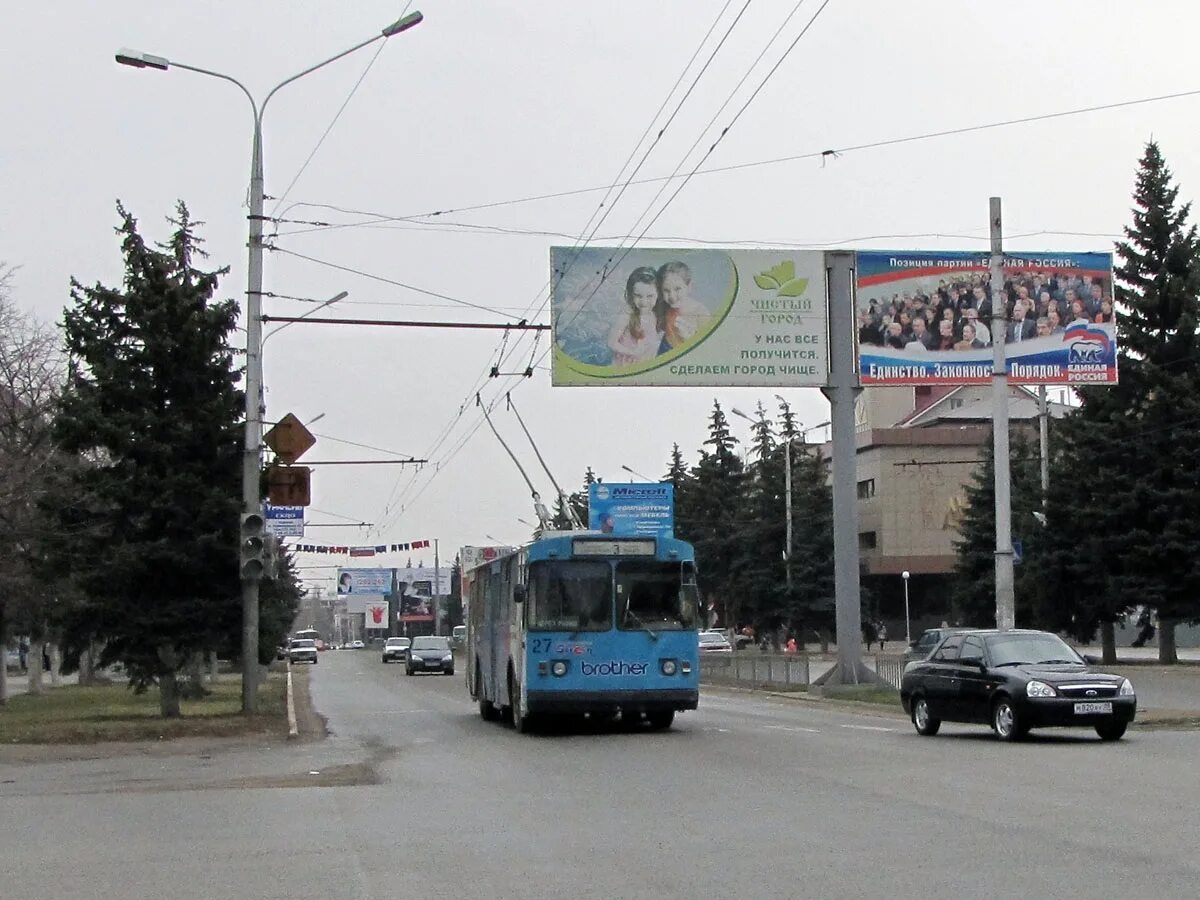 Троллейбус черкесск. Тролза ЗИУ Черкесск. Троллейбусная остановка Черкесск. Черкесск транспорт. Черкесск 2009 год.