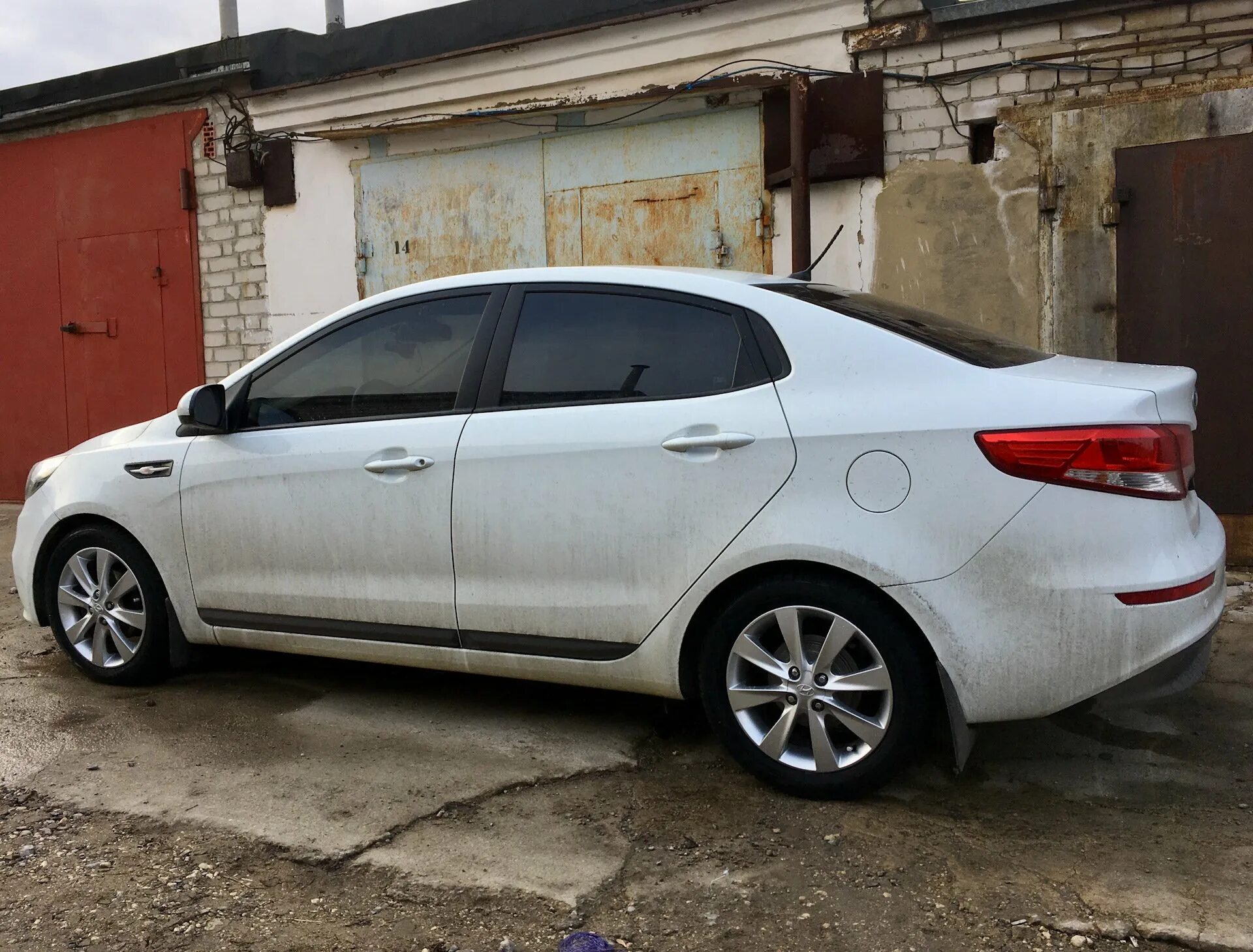 Kia Rio 3 r16. Kia Rio диски r16. Kia Rio 4 r15. Киа Рио 4 на r16. Разболтовка rio