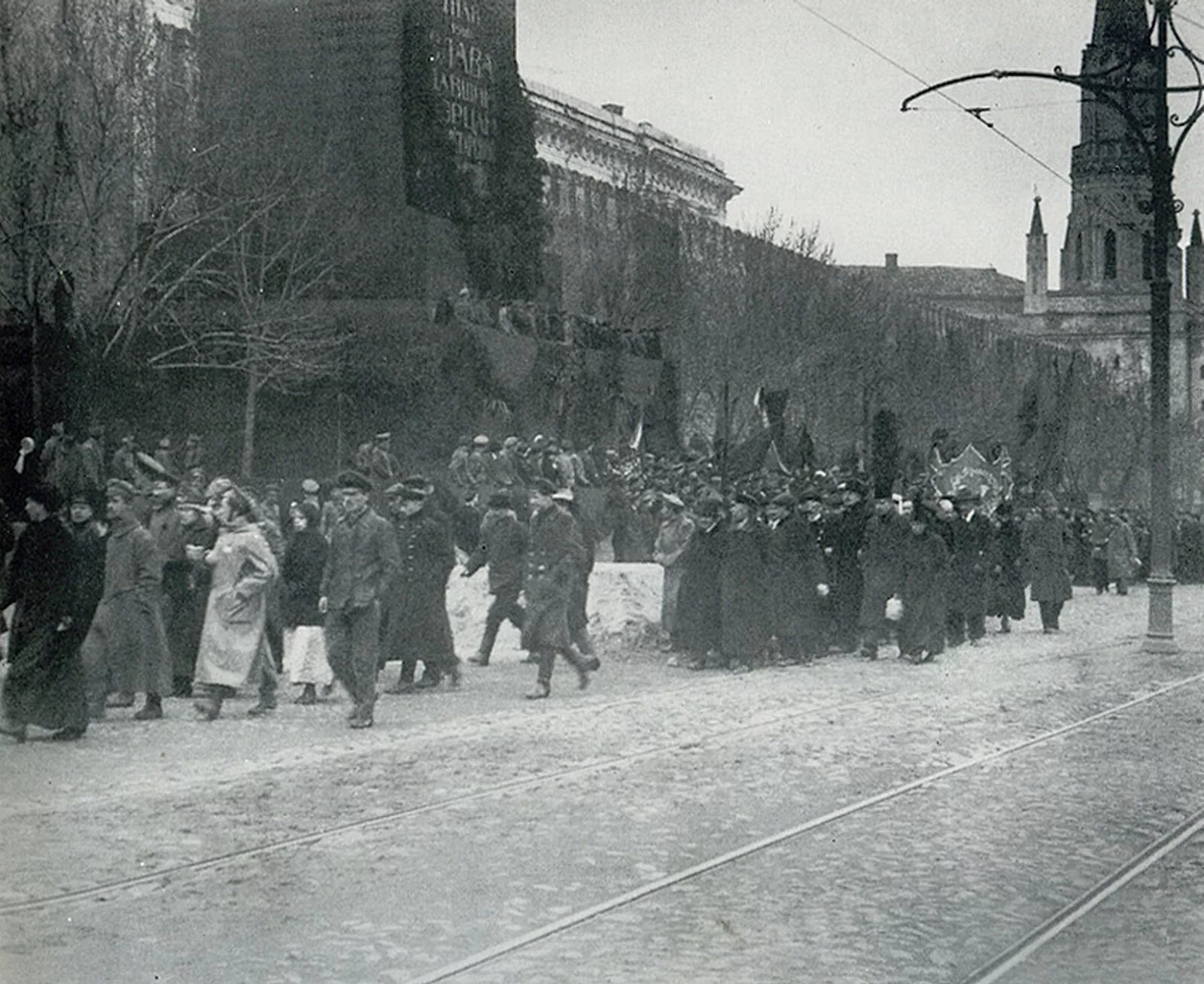 Первая революция в ссср. Демонстрация 1 мая 1918 год. Первомайская демонстрация 1918. Москва 1918 год. 1 Мая 1918 Москва.