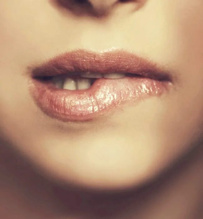 Lip biting. Рефы губ фото. Сахарные губы фото. Biting Lip. Lily Lips фотографии.