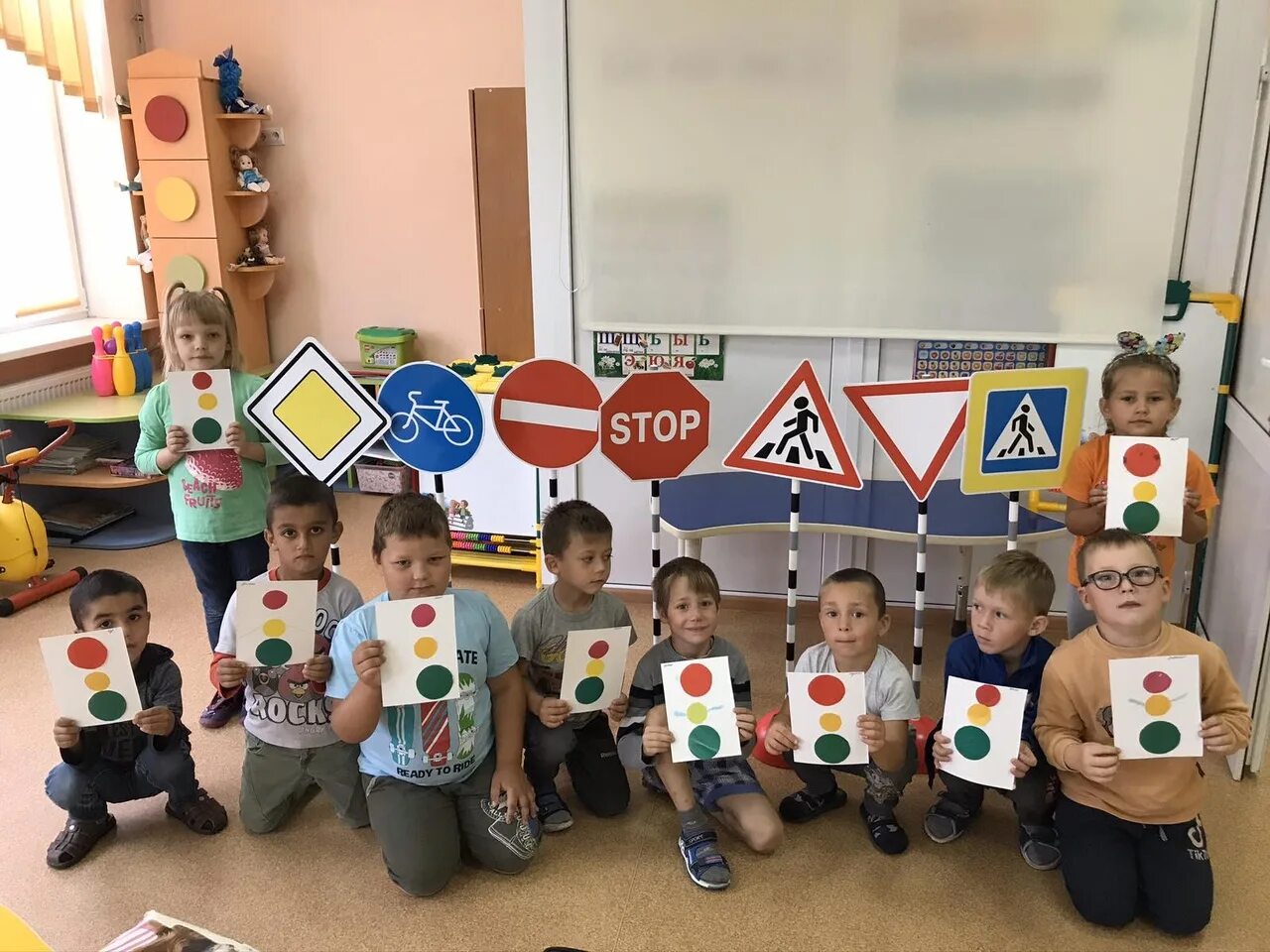 Занятия пдд в детском саду. Занятия по пдд в подготовительной. Развлечение в подготовительной группе. Занятие по пдд в старшей группе. Занятие по пдд подготовительная.
