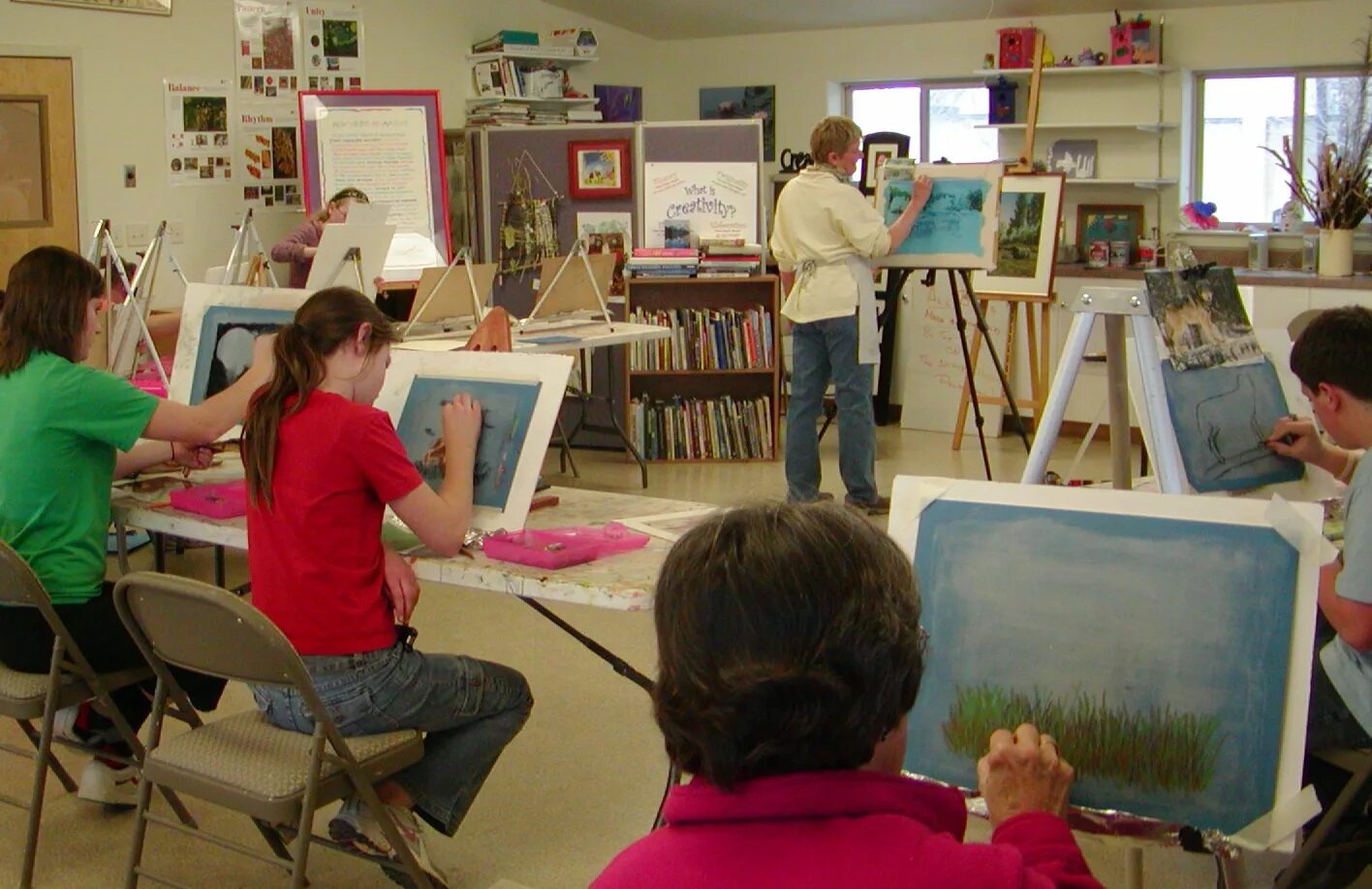 Art school. Класс рисования. Арт класс рисование. Урок искусства. Курсы художника.