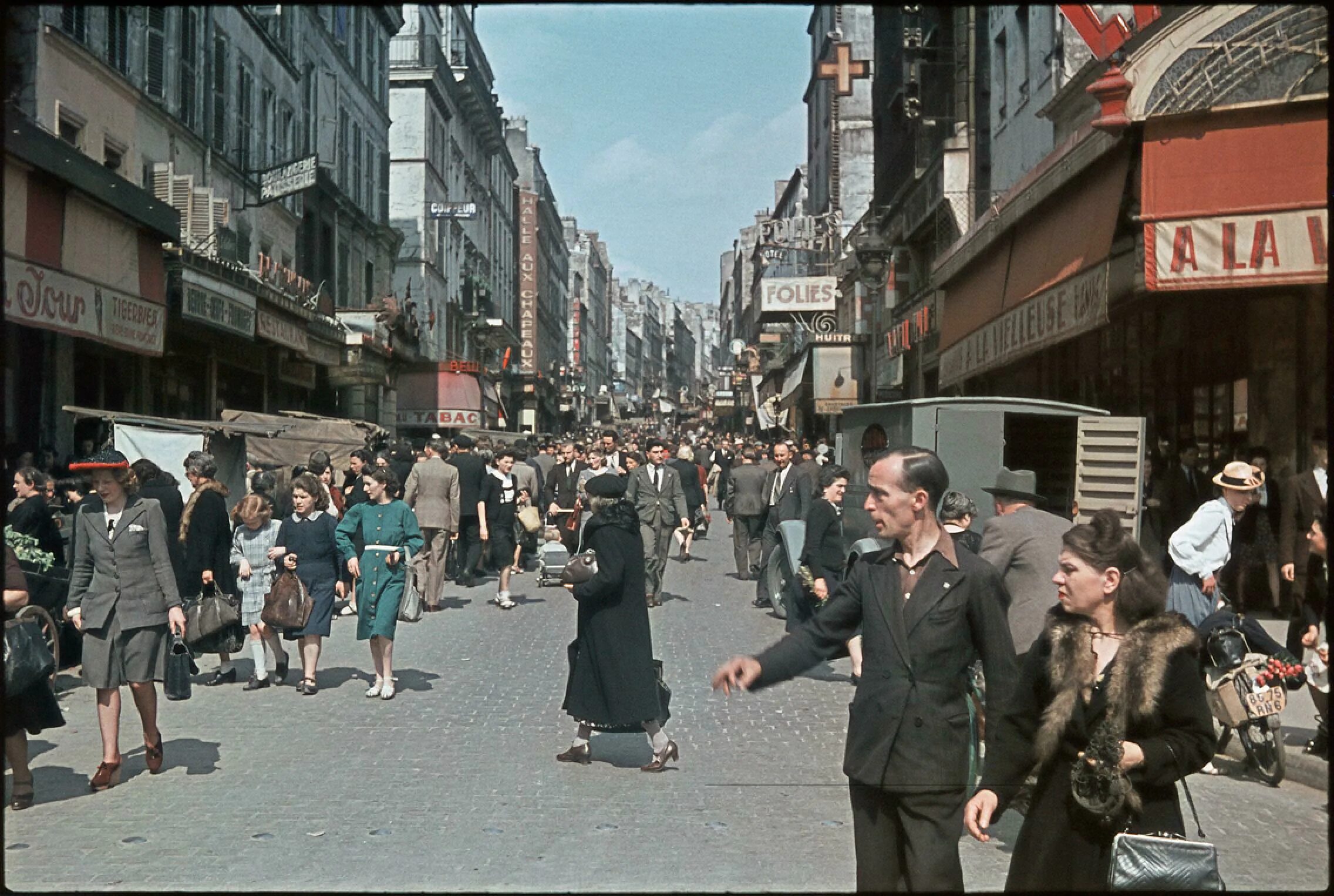 Оккупация франции 1940. Париж в 1941 году. Оккупация парижа 1940. Париж в оккупации 1941-44г фото. Париж в оккупации 1941-44г фото.