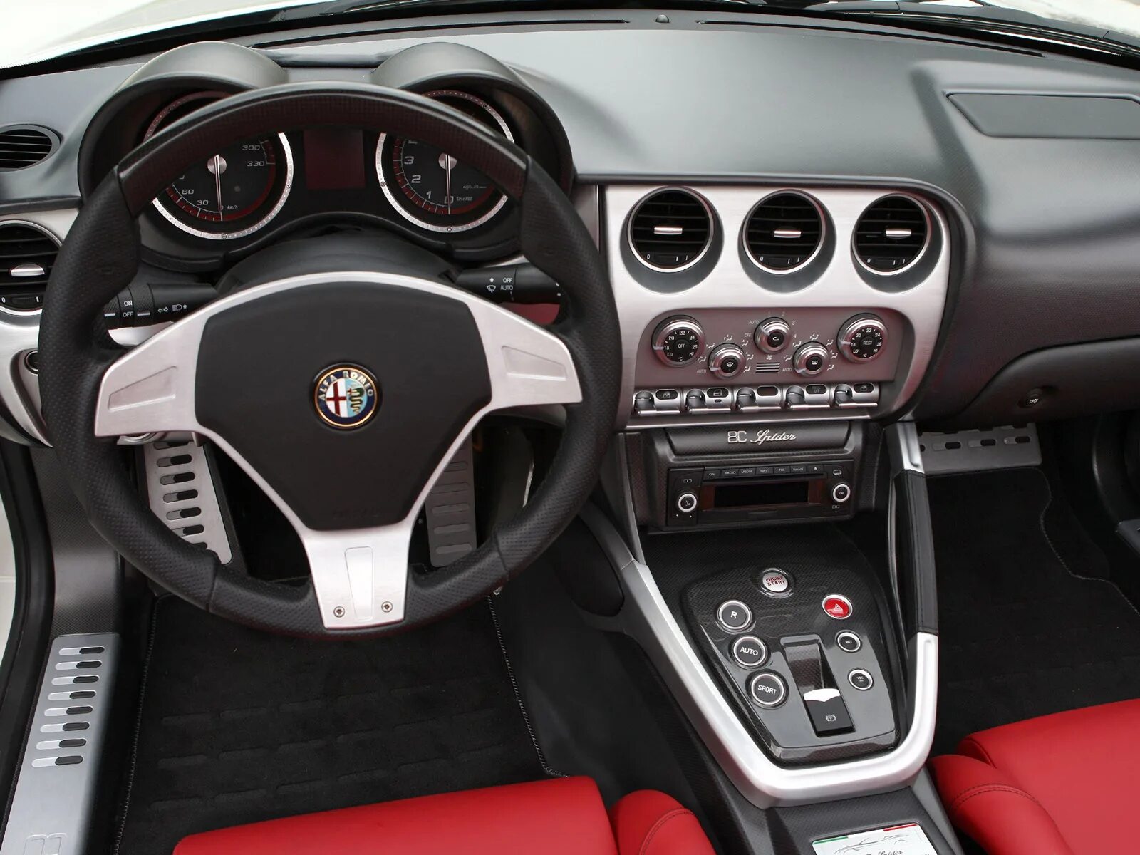 Салон альфа ромео. Альфа Ромео 2008 салон. Альфа Ромео Спайдер 2008. Alfa Romeo 8c Spider Interior. Alfa Romeo 4c Competizione салон.