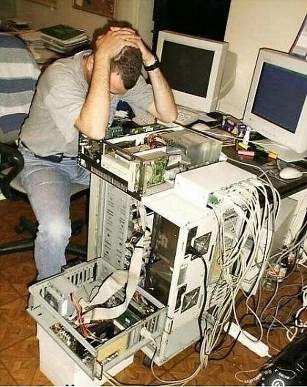 Смешной компьютер. Компьютерная техника. Системный администратор. Компьютер прикол.