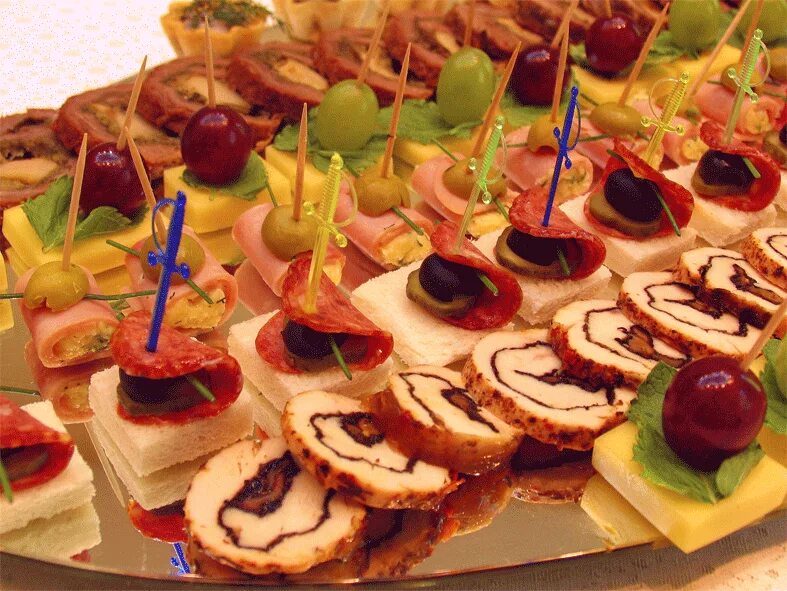 Холодные блюда и закуски. Угощение посетителей. Дивали угощения. Закуски на детский день рождения. Детский стол фуршет на день рождения.