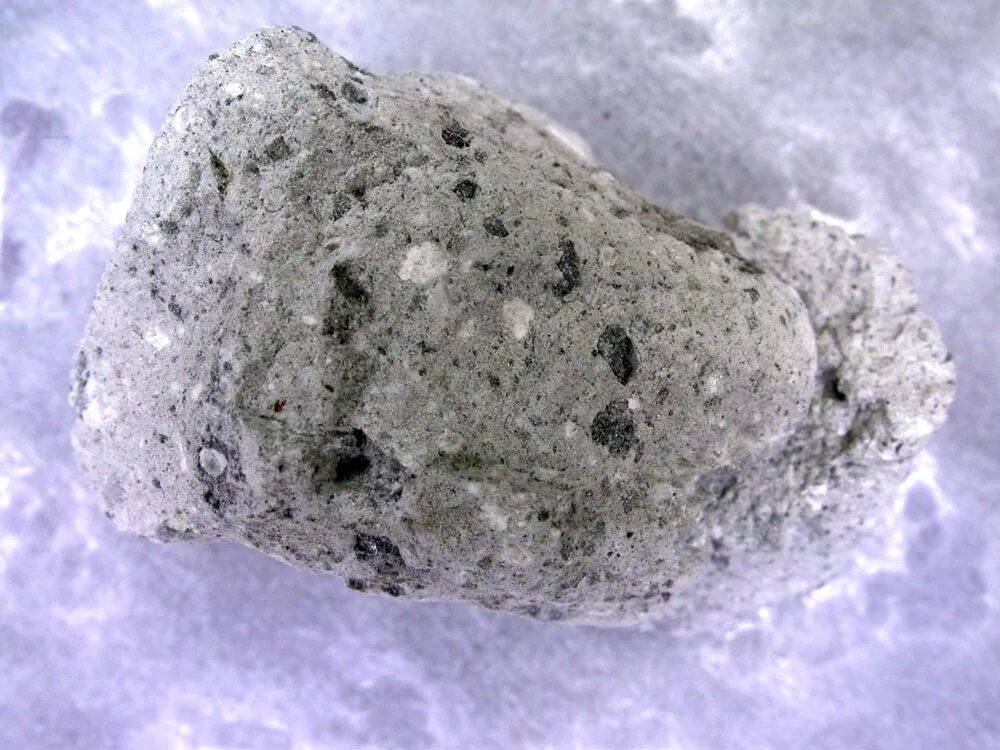 Риголит. Кусок лунного грунта. Реголит камень. Поверхность луны реголит. Риголит.