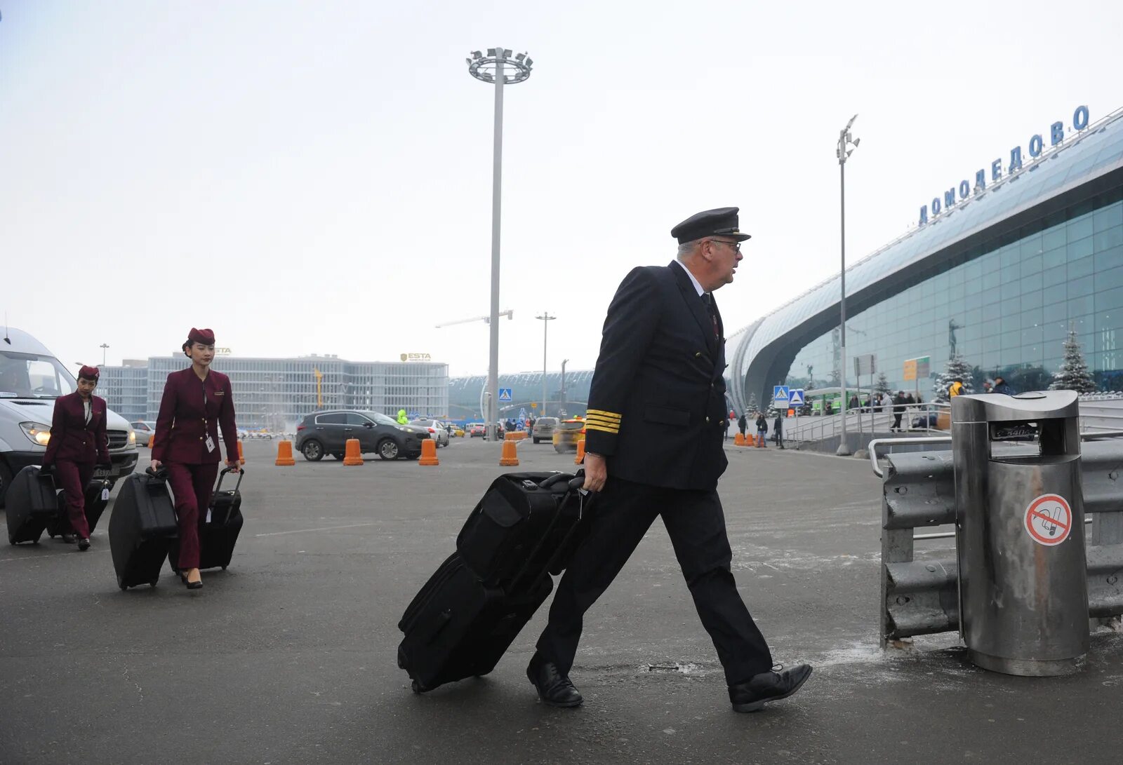 Что творится в аэропортах москвы сегодня. Мобилизованные в аэропорту Москвы. Аэропорты Москвы. Москва Шереметьево аэропорт очередь. Военный аэропорт в Москве.