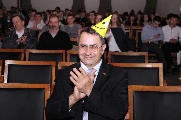 Вы заведующий кафедрой естественных наук