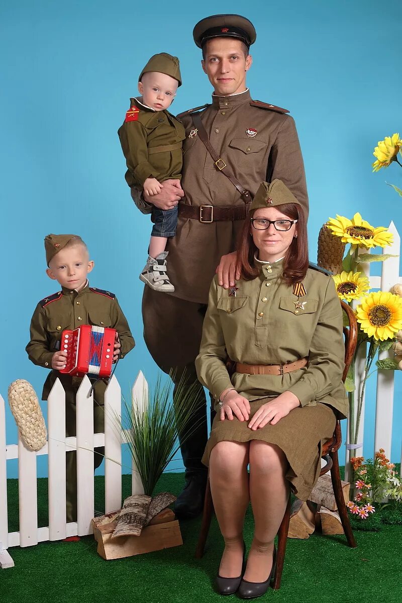 Семья 23 февраля. Семья военного. Семья в военной форме. Семья в военной форме на 9 мая. Детская фотосессия в военной форме.