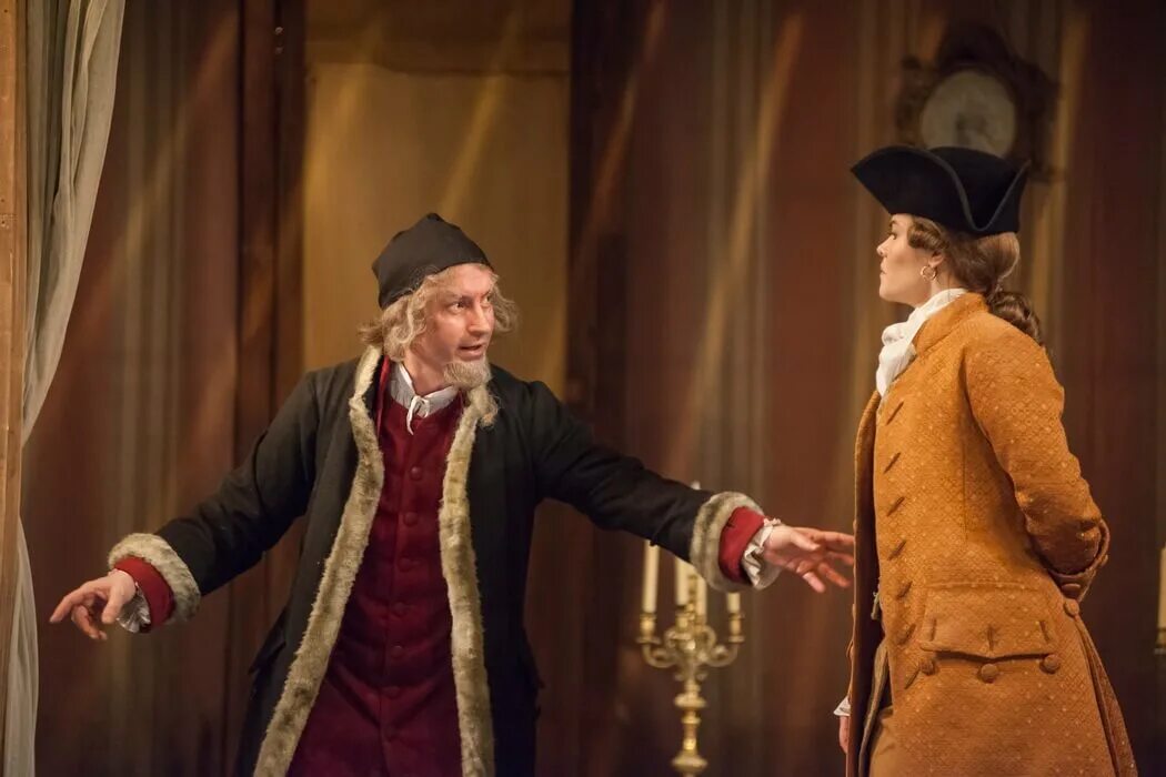 Два лакея. Спектакль слуга двух господ карло гольдони. Малый театр слуга двух карло гольдони. Спектакль «слуга двух господ, или труффальдино из бергамо». Слуга двух господ малый театр.