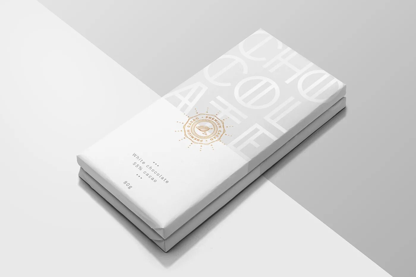 шоколадка в белой упаковке. шоколадка в белой упаковке. раскрытая плитка шоколада. белый шоколад ву поковке. белая пачка шоколада белого.