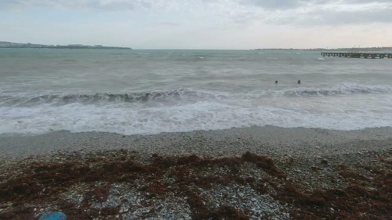Шторм августа. Карибское море шторм. Остров в море в шторм. Шторм на море Нептуна.