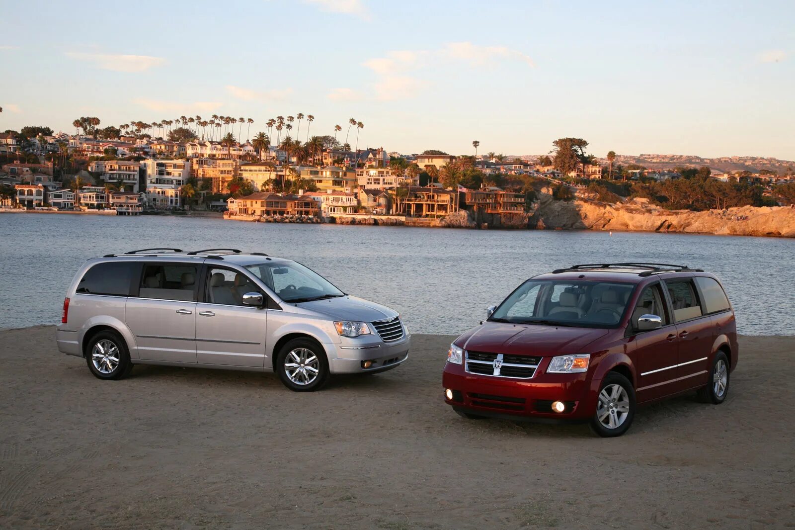 Караван таун. Chrysler Town Country 2008. Додж Гранд Караван 2008. Крайслер Таун Кантри 2008. Додж Кантри Таун Караван.