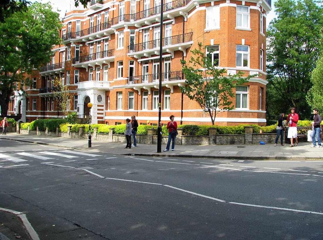 Эбби роуд улица. Улица эбироад в Лондоне. Abbey Road Лондон. Камден Лондон район Эбби роуд. Лондон роуд