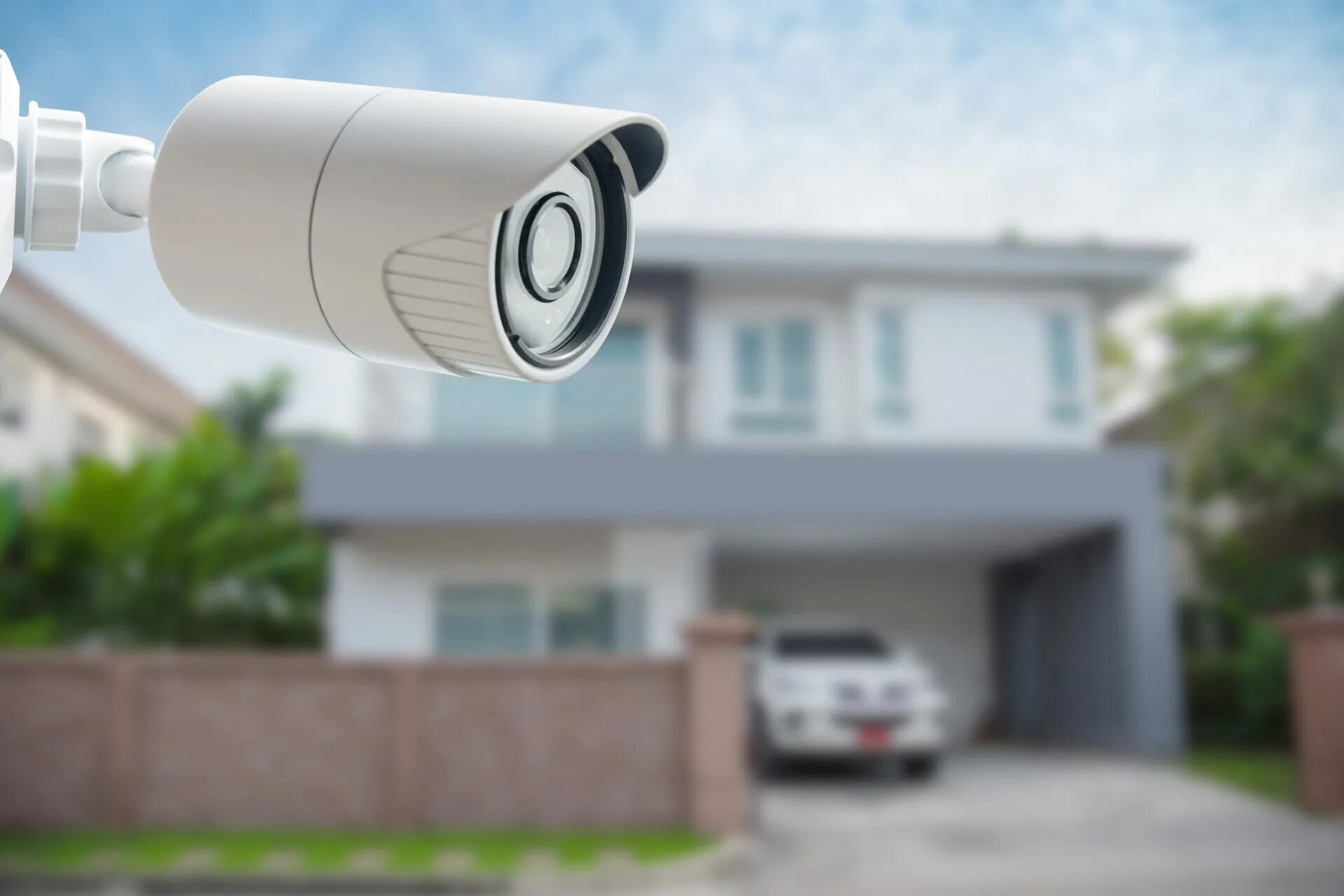 Keep the latest on home security systems. Камера видеонаблюдения. Камеры видео наблюдения. Видеонаблюдение в частном доме. Видеокамера уличная.