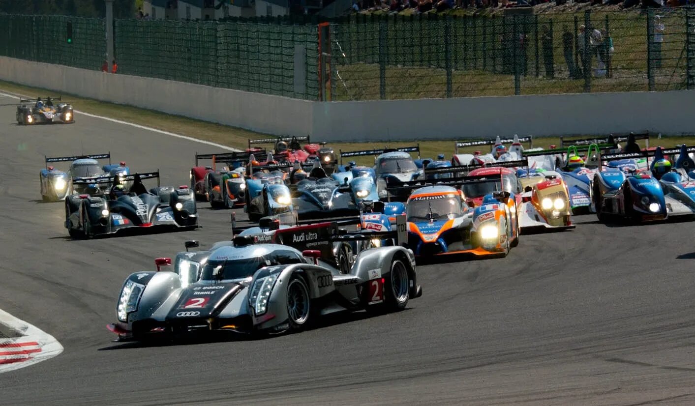 Skoda lmp1. Тип гоночного. Мерседес наскар. Тип гоночного. Гоночные машины низкие.