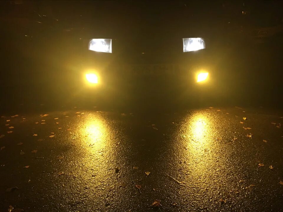 Противотуманные фары желтые nissan tino. Желтые лампы в птф. Cerato 2010 желтые туманки. Желтые лампы в туманки селика h3. Желтый led в птф bmw.