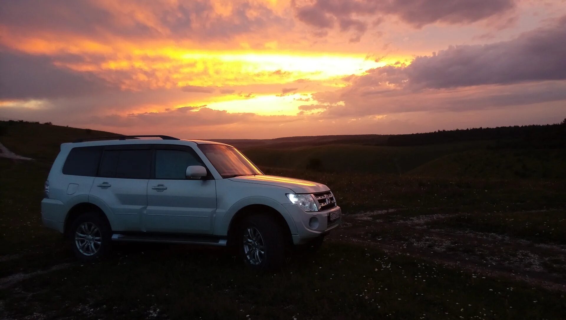 паджеро 4 свет. паджеро 4 свет. черные фары mitsubishi pajero 3. паджеро 4 свет. Pajero 4 tuning.