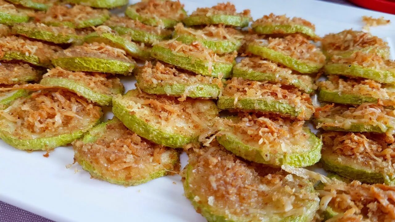 Салат с жареными кабачками. Жареные кабачки с чесноком. Zucchini casserole. Кабачки закусочные. Жареные кабачки фото.