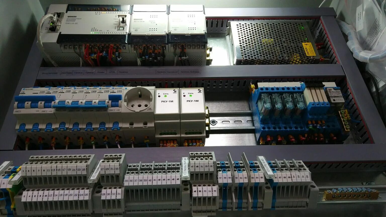 Программирование систем управления. Системы асу тп (plc, hmi). промышленная электроника siemens. шкаф управления с плк сименс. промышленные контроллеры плк 210.