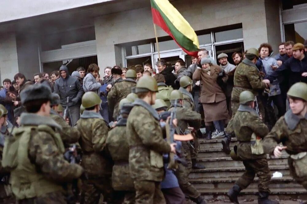 Экономическая блокада литвы 1990. Митинг на манежке в 1991 году. 1991 год развал ссср. Литва штурм 1991. 14 января 1991.