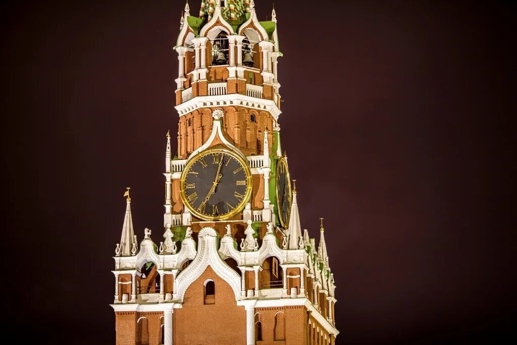 Кремлевские куранты Спасская башня. Куранты на Спасской башне Московского Кремля. Башенные часы Московского Кремля. Часы спасской башни московского кремля