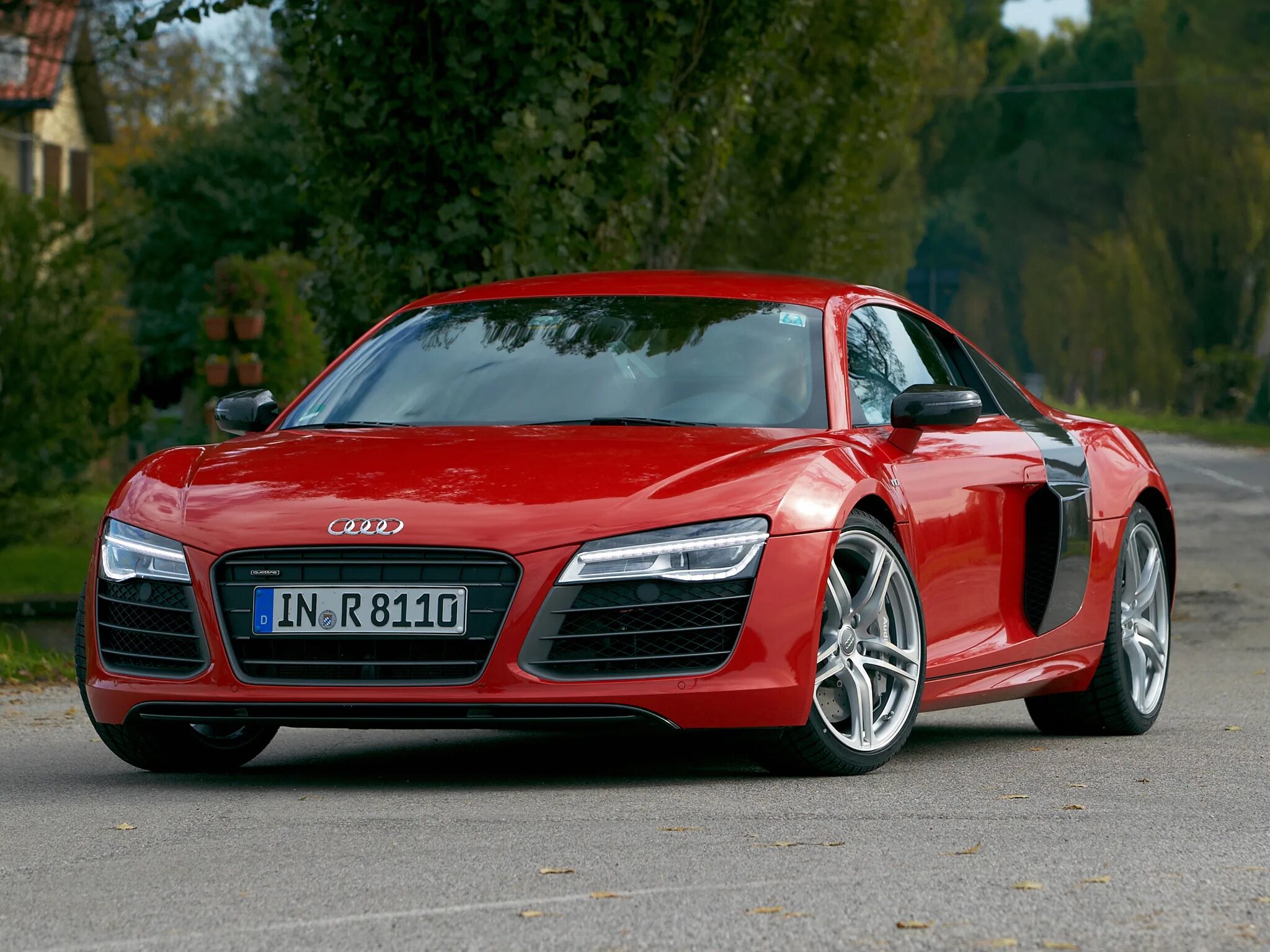 Автомобиль ауди. Audi r8 v10 2012. Audi r8 v10 2012 Red. Audi r8 красная. Audi r8 2012 красная.