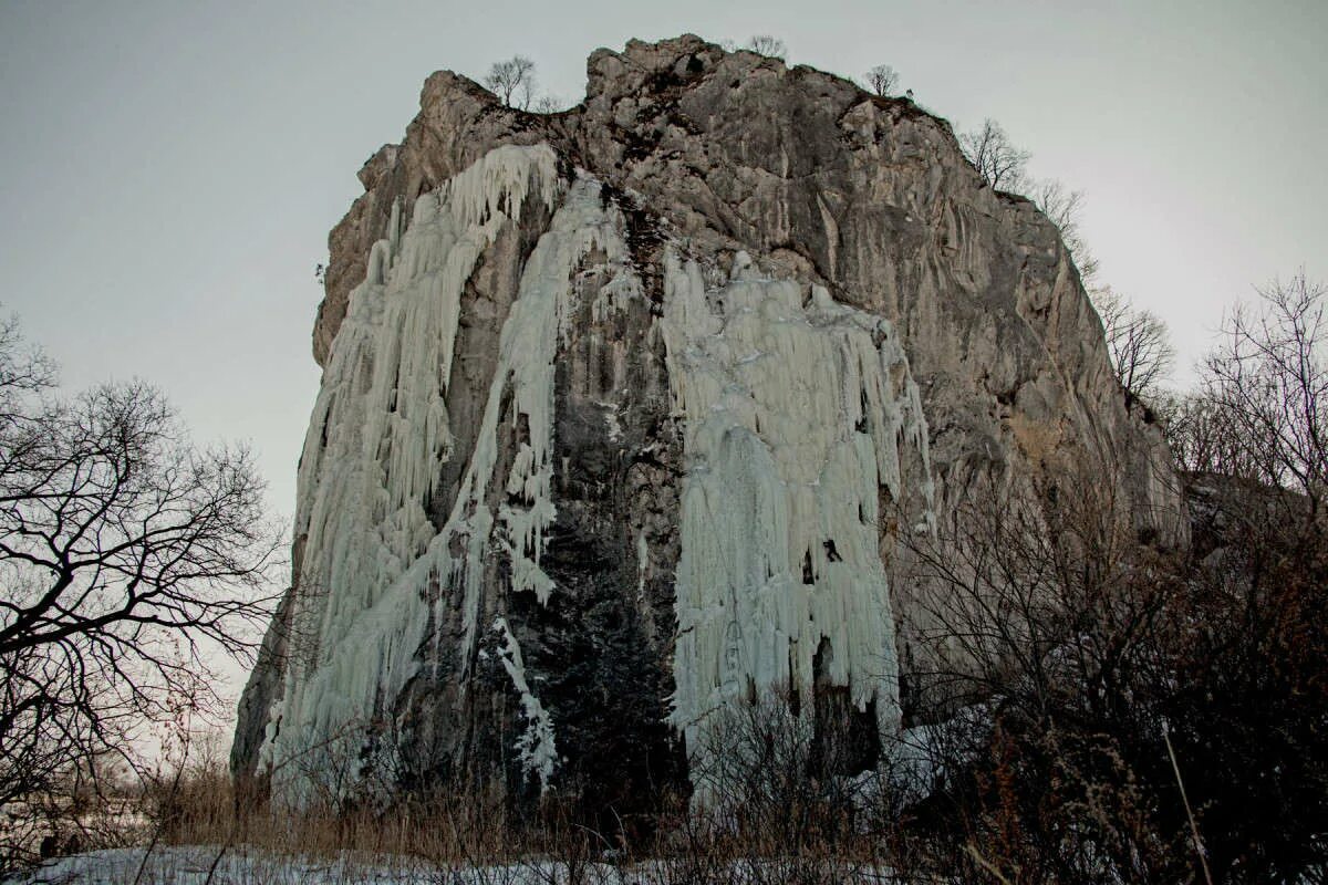 скала пржевальского. горы пржевальского в приморском крае. скала пржевальского приморский край. скала пржевальского. скала пржевальского приморский край екатериновка.