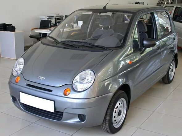 Купить дэу в салоне. Daewoo Matiz 0.8. Chevrolet Matiz 2014. Шевроле Матиз 2014. Матиз в автосалоне.