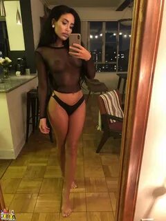 Naomi Woods OnlyFans 560.