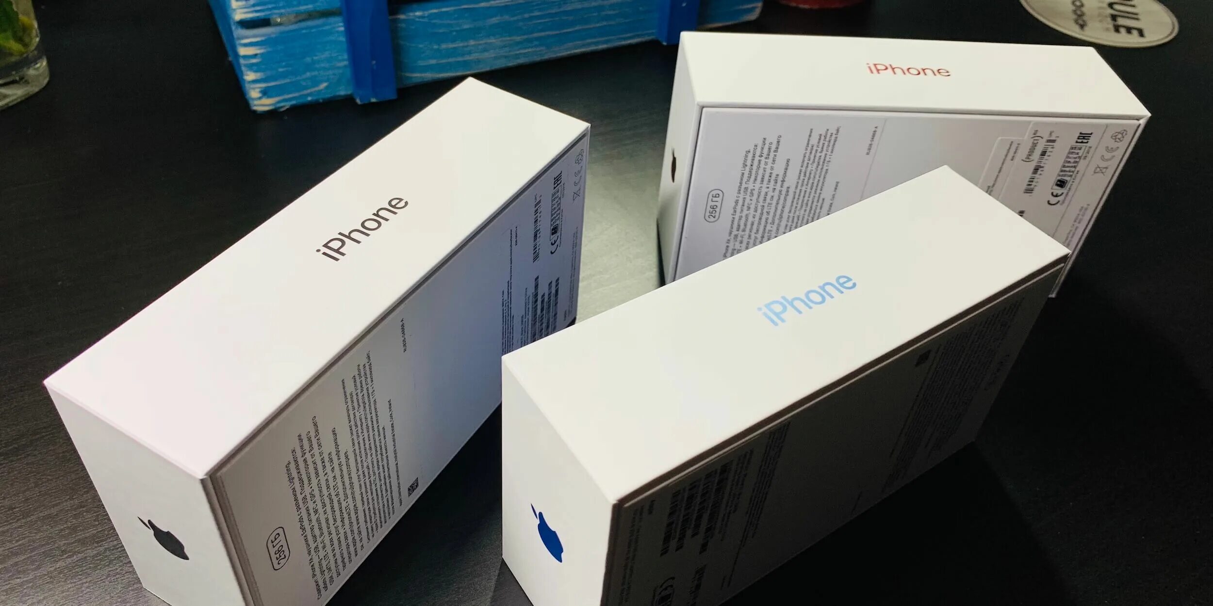 Коробка нового айфона. Слим коробка iphone XR. Apple iphone 13 Pro коробка. Iphone 13 Mini Blue коробка. Iphone 12 Mini Blue коробка.