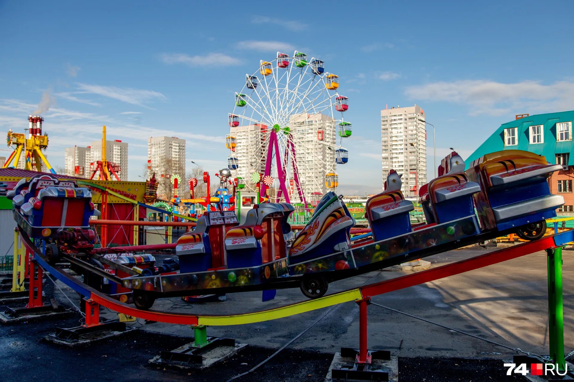 Парк Гагарина Челябинск аттракционы. Парк аттракционов Челябинск Crazyland. Парк Пушкина Челябинск аттракционы. Crazyland Челябинск аттракционы.