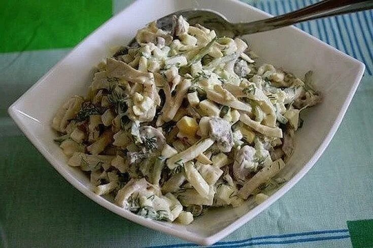 Фото САЛАТ С ГРИБАМИ КУРИЦЕЙ ОЧЕНЬ ВКУСНЫЙ