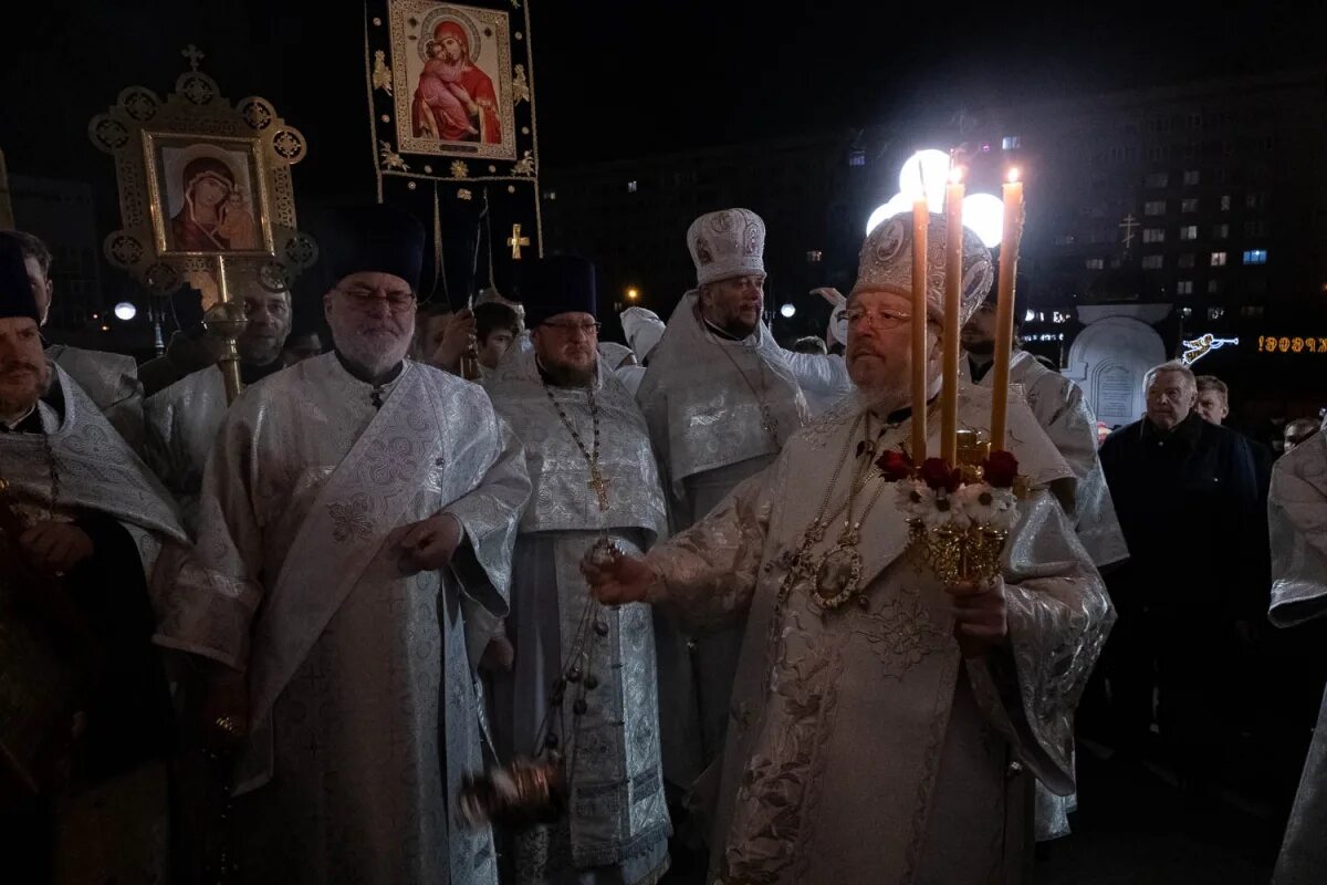 Пасхальная служба. Ночная Пасхальная служба. Ночное пасхальное богослужение. Пасхальное богослужение 2023.