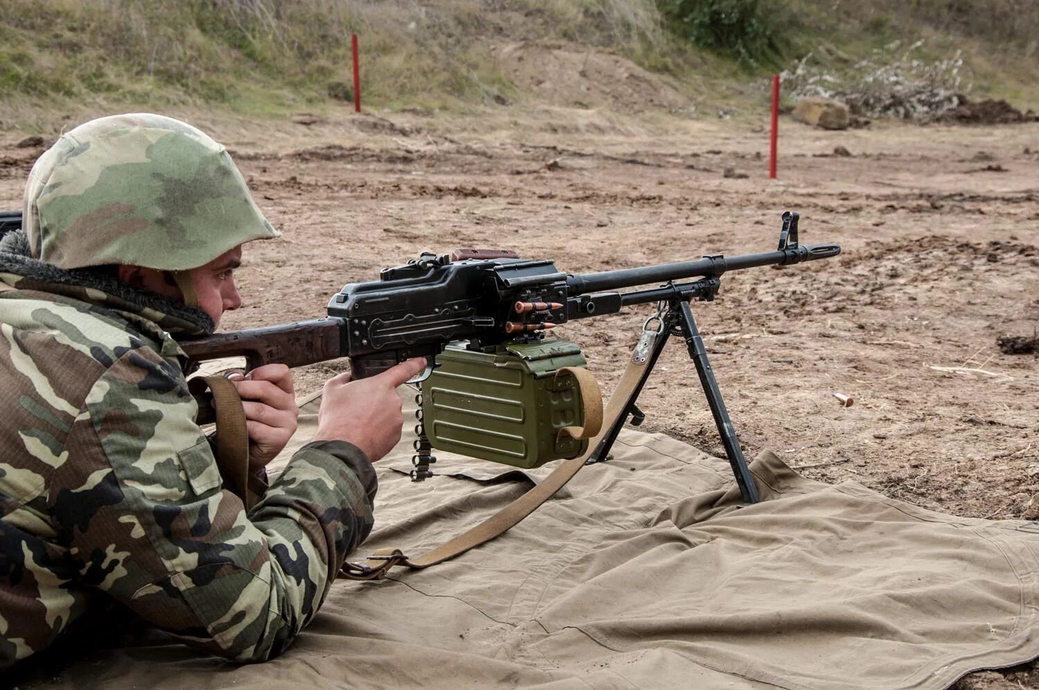 стрельба из ручного пулемета. 62. стрельба из ручного пулемета. новый рпк 16 калашникова. печенег с 500 патронами.