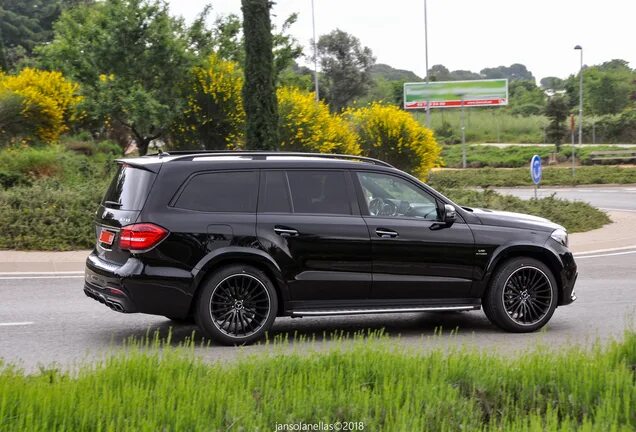 Диски мерседес gls. GLS 63 S AMG. Мерседес АМГ 63 черный GLS. Мерседес Бенц GLS 63s AMG. Mercedes-AMG GLS 63 x166 Black.