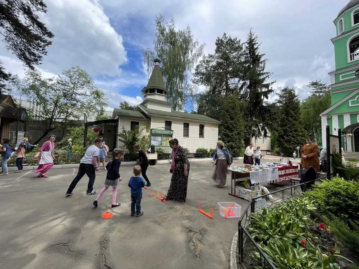 заря храм саввы сторожевского. храм саввы сторожевского в заре служащие. храм саввы сторожевского в заре. заря балашиха храм. заря храм саввы сторожевского.
