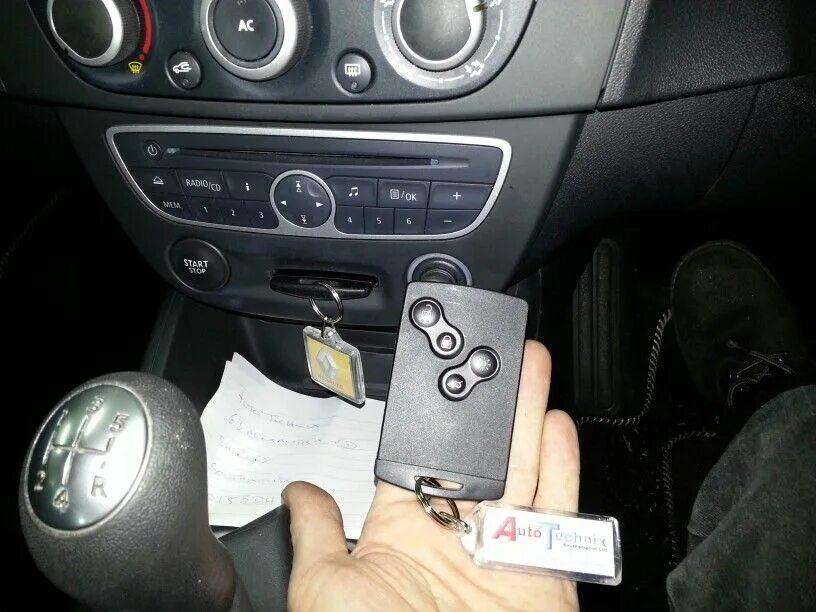 Драйв 2 рено меган 2 своими руками. Renault laguna iii как закрыть люк. Открываем дверь ключом рено меган 2. Вентиляционные отверстия сзади рено меган 2. Блокировка открывания задних дверей рено меган 2.