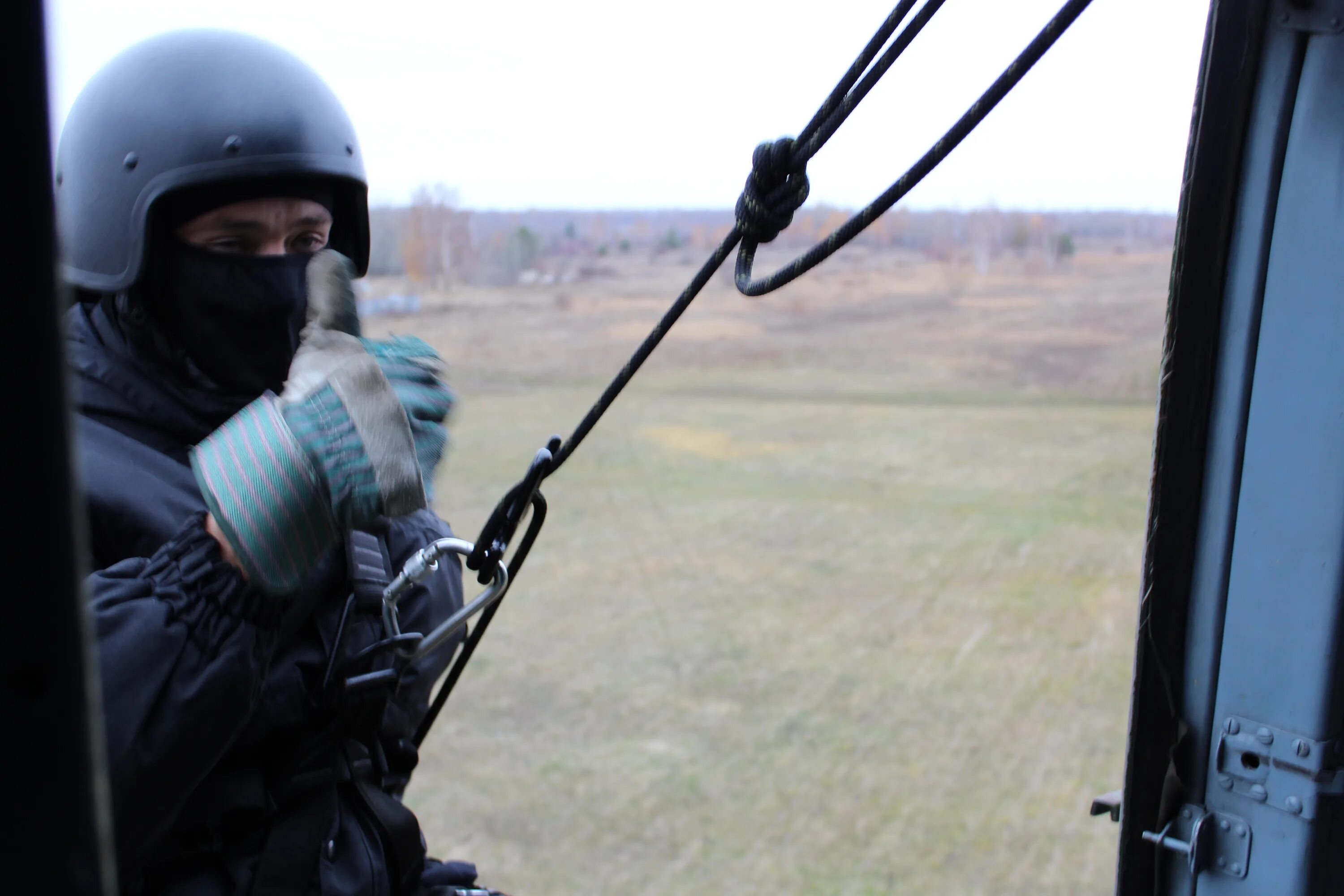 Боец высотник ОМОН. СОБР высотники. Спецназ СОБР Росгвардия. Спецназ Росгвардии СОБР.