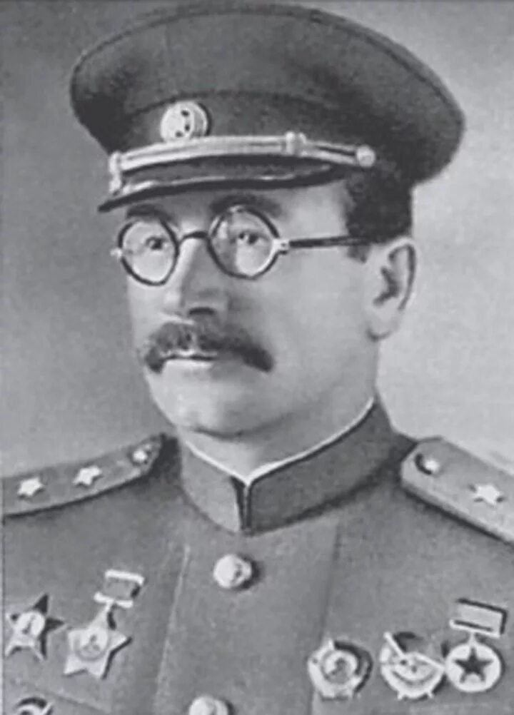 Генерал-лейтенант п.а. Ротмистров.