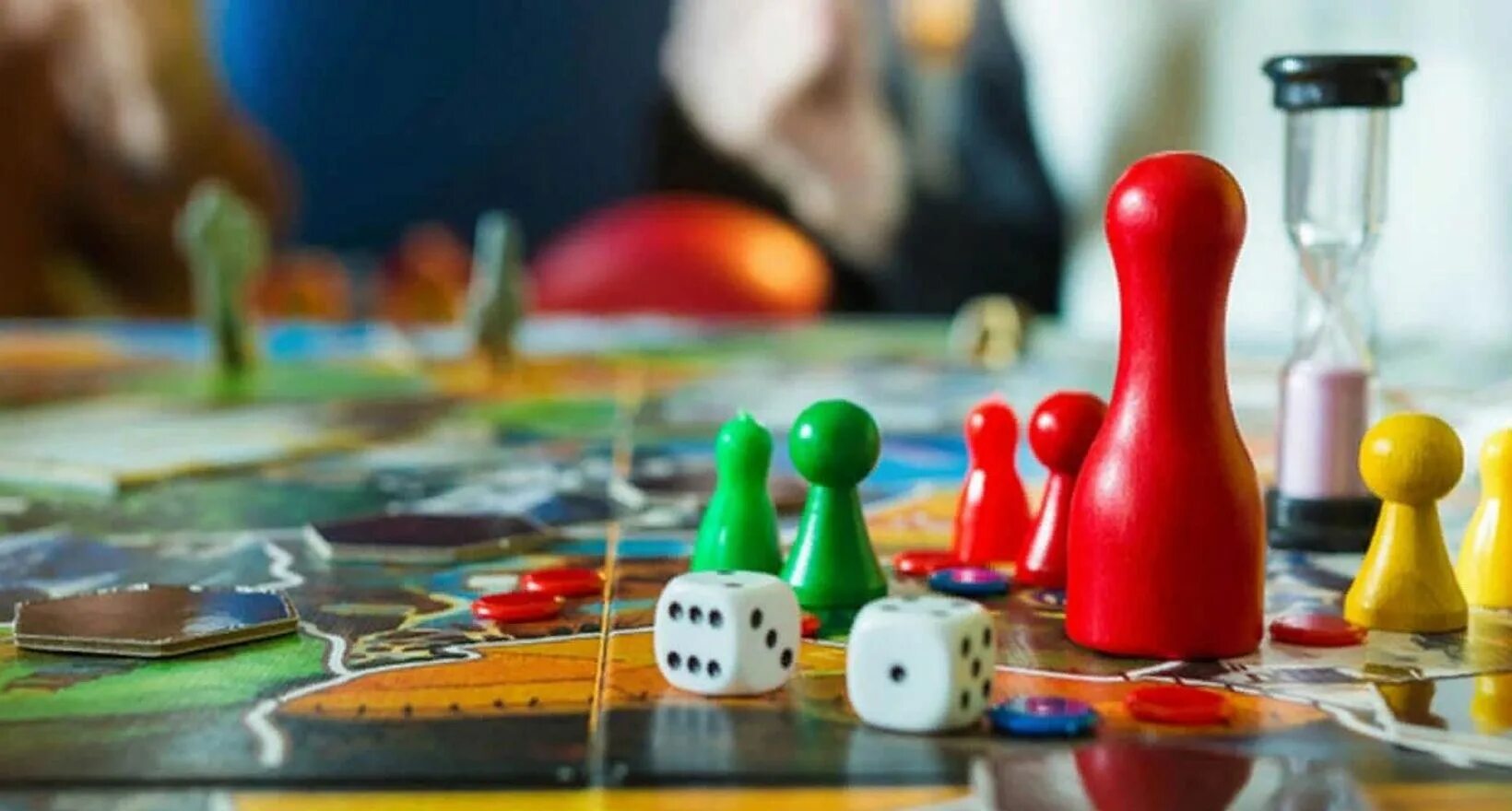 Игра в настольные игры. Музыка для настольных игр. Современные настольные игры. Музыка для настольных игр. Игроки в настольные игры.