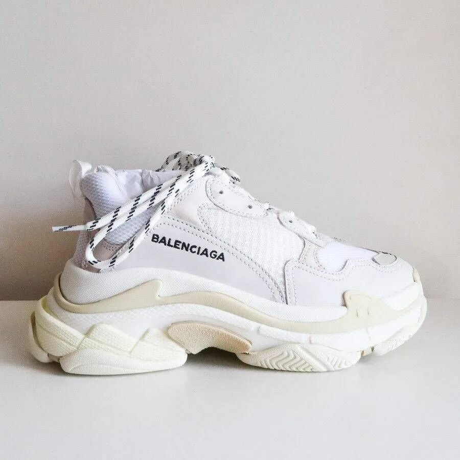 Balenciaga цум. Кроссовки Баленсиага трипл с. Баленсиага Triple s белые. Баленсиага трипл s мужские белые. Кроссовки Баленсиага 41.