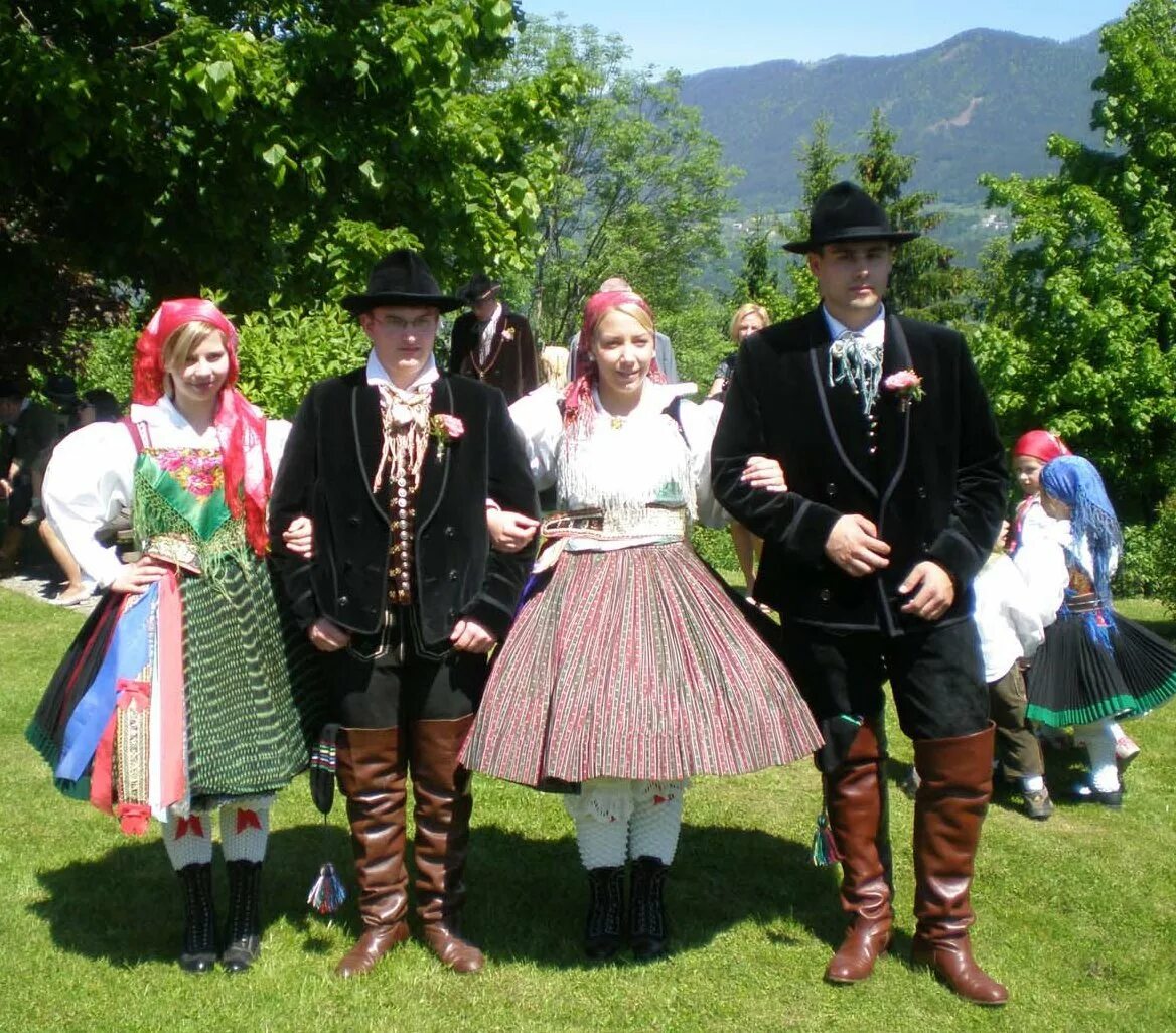 Какой народ в германии. Национальный костюм Австрии национальный костюм Австрии. Национальная одежда мужчин Австрия Тироль. Национальная одежда Саксония-Анхальт. Тирольский мужской национальный костюм.