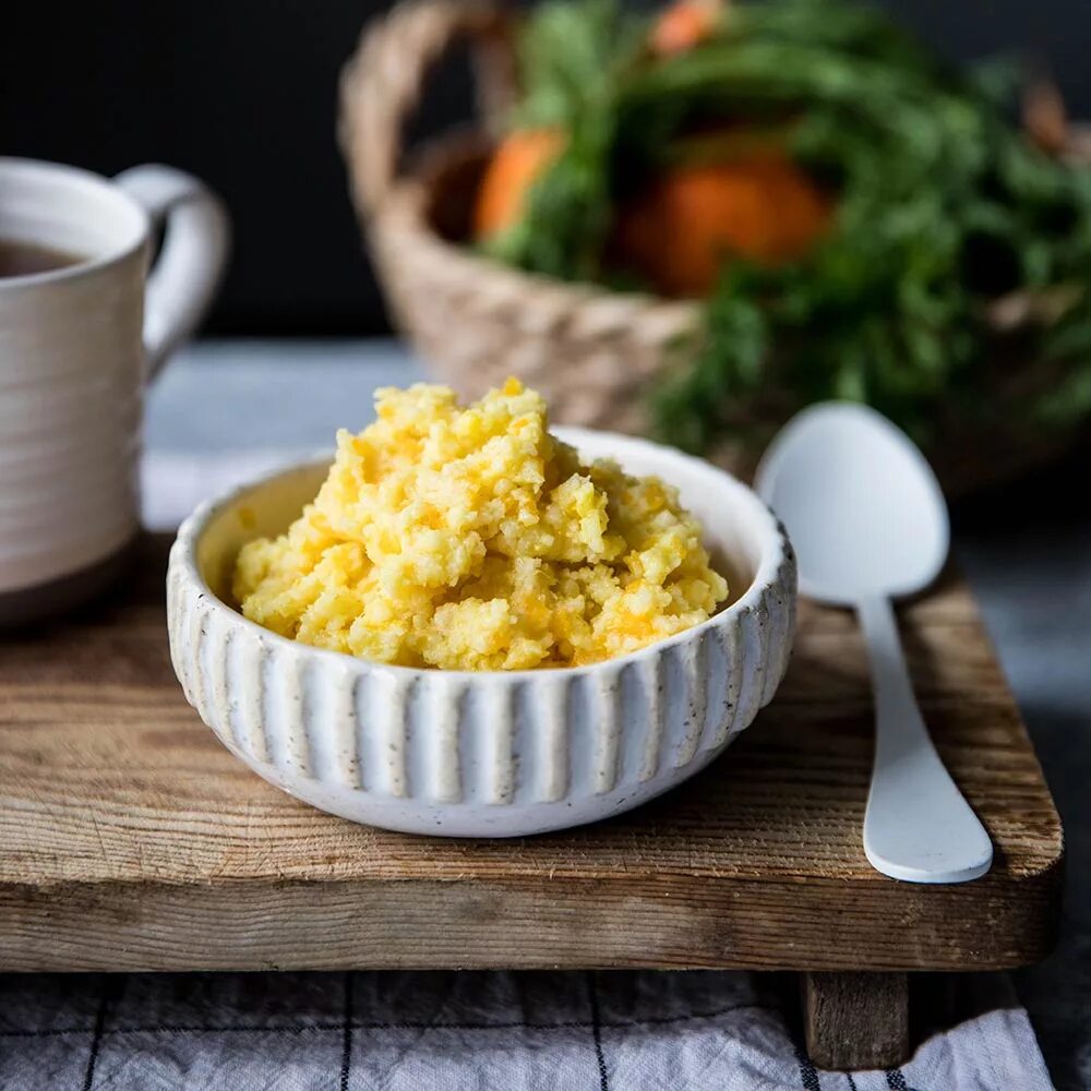 желтая каша.