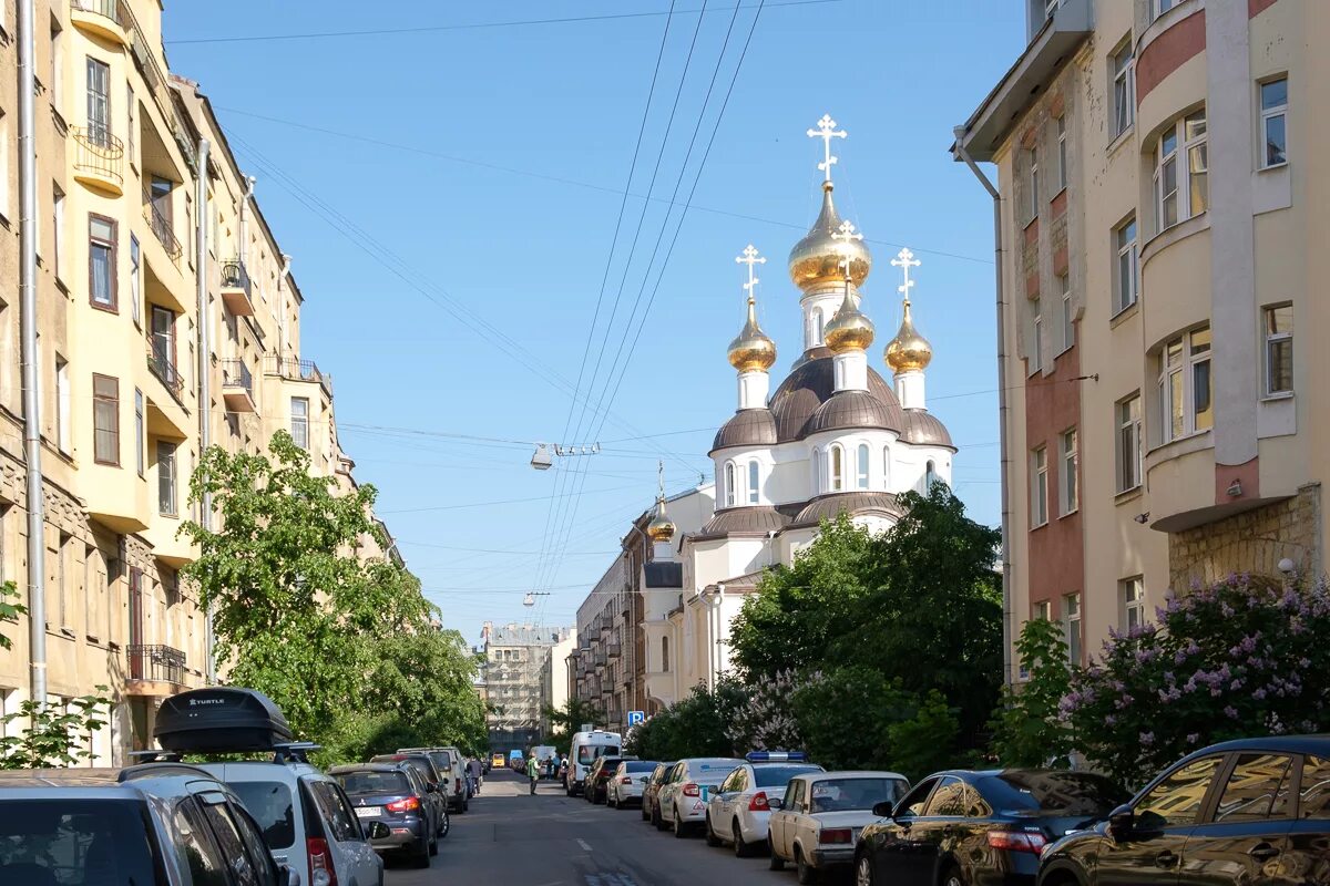 Санкт петербург храм ксении. Храм Ксении Петербургской в Санкт-Петербурге на Лахтинской. Храм Ксении Петербургской на Лахтинской улице. Храм Святой блаженной Ксении Петербургской на Лахтинской. Храм Святой блаженной Ксении Петербургской на Лахтинской улице дом 17..