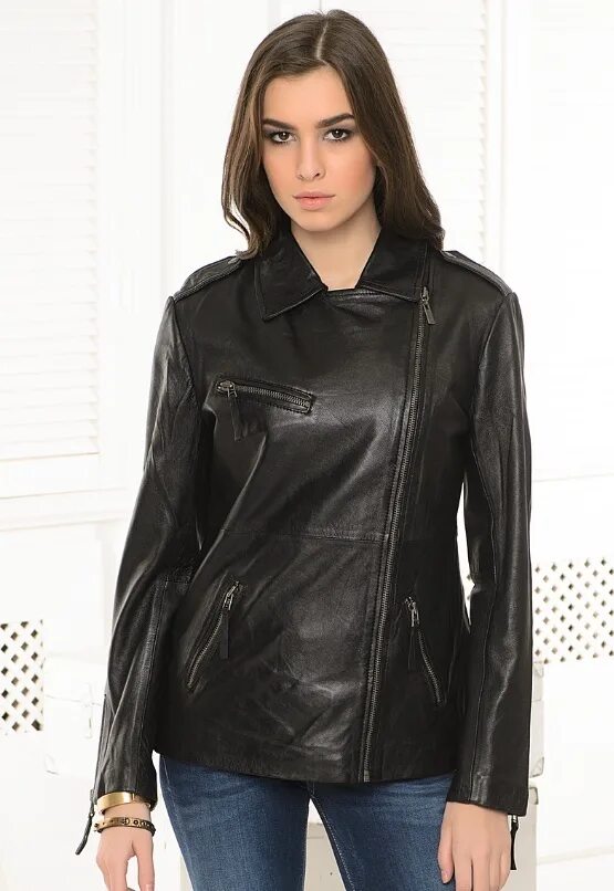 Большие женские кожаные куртки. Укороченная кожаная куртка. Кожаные куртки женские из натуральной кожи. Кожаная куртка женская для полных. Фасоны кожаных курток для женщин.