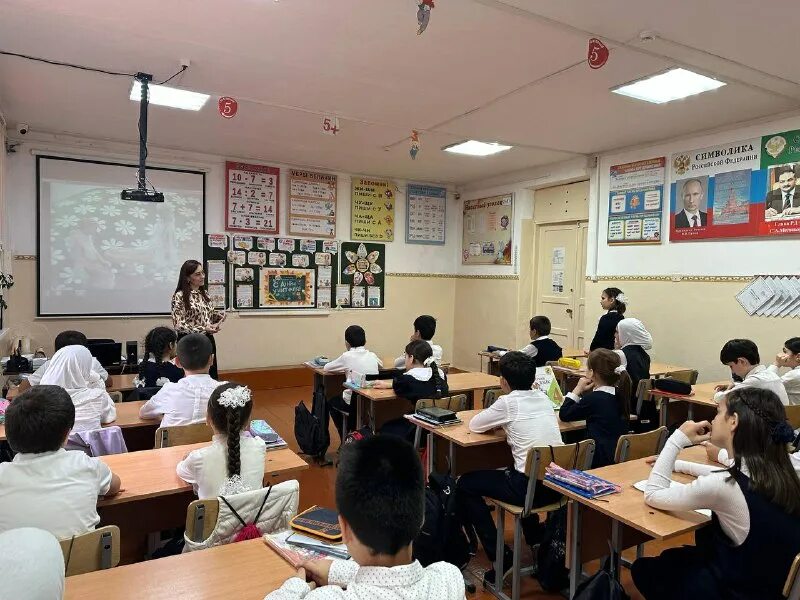 Школа 10 избербаш. Школа номер 1 город избербаш. 10 школа избербаш. Школа 10 избербаш. 2 школа избербаш.